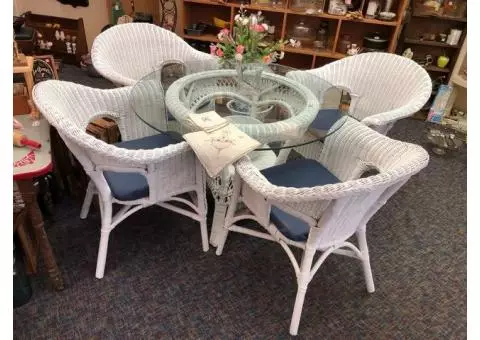 Wicker Glass Top Table w/4 Chairs